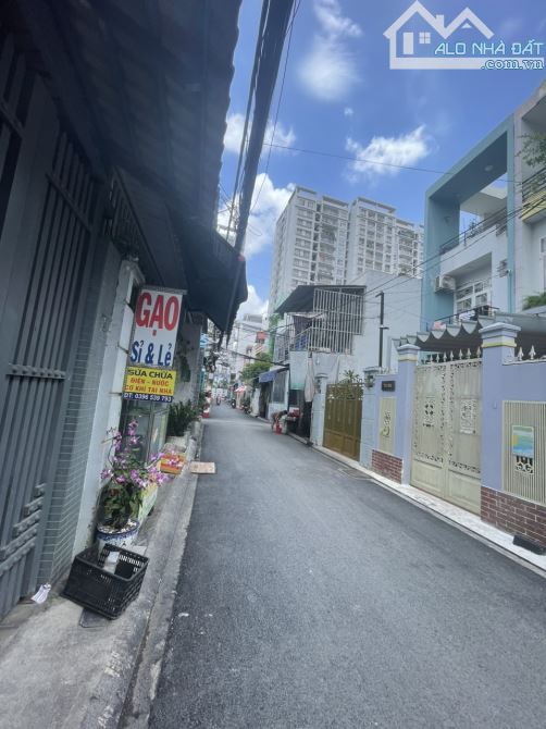 Bán nhà HXH trải nhựa đẹp đường Nguyễn Hồng Đào, P14, Tân Bình. DT: 106,2 m2 giá 131 tr/m2 - 1