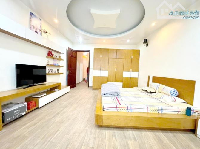 Bán nhà Kim Đồng 80m Ô tô vào nhà Mặt tiền rộng Hàng hiếm Giá đầu tư - 1