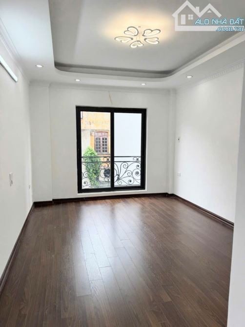 Cho thuê nhà nguyên căn Bát Khối, Long Biên - 35m² x 5 tầng, 3 ngủ - 9 triệu/tháng - 1