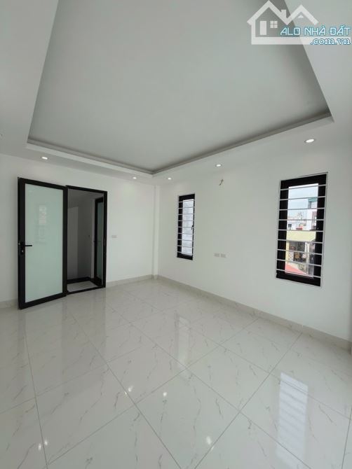 BÁN NHÀ 5 TẦNG - DT 33M - MT4 - GIÁ 6.9 TỶ - PHƯỜNG VIỆT HƯNG - 1