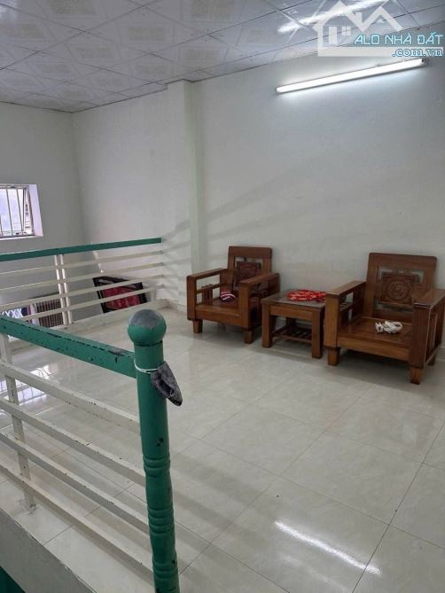 Bán nhà cấp 4 gác lững kiệt 2m5 dễ đi Lê Vĩnh Huy ngay chợ Hoà Cường giá quá rẻ - 1