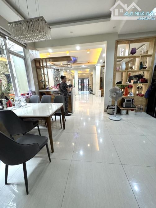 Biệt thự Nguyễn Ngọc Vũ quận Cầu Giấy 133m2 MT7m-3 Tầng 3 Thoáng Ô Tô Tránh Dừng Đỗ. - 1
