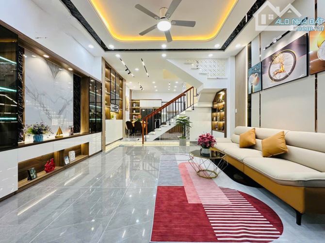 Bán gấp! Nhà 68m2 Nguyễn Đình Chiểu, P5, Q3. Xây 1 trệt 2 lầu. Giá 3 tỷ 800, sổ hồng riêng - 1
