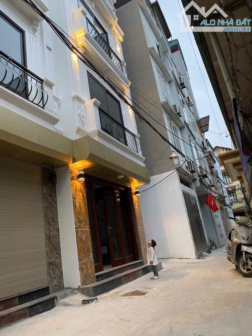 Cho thuê nhà phố Phú Diễn, 35m2 x 5 tầng, 4 phòng ngủ , lô góc 2 mặt thoáng,12,5 triệu/t - 1