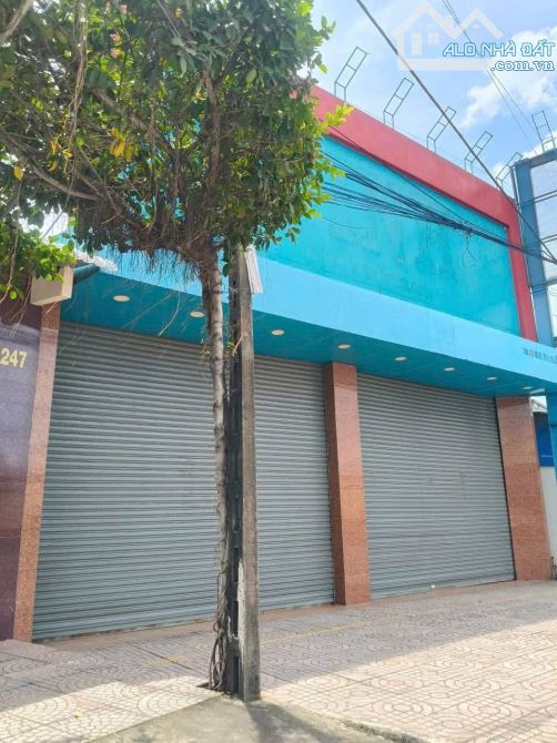 BÁN SHOWROOM DT 891M2, MẶT TIỀN QL1A – TRUNG TÂM XÃ BẾN LỨC – LONG AN - 1