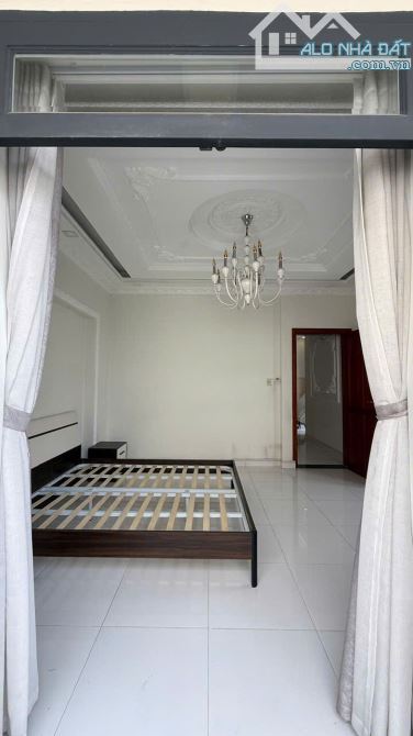 Nhà Biệt Thự 1 Trệt 2 Lầu 7x11m hẻm đường Lê Thị Chợ Giá 28 Triệu - 1