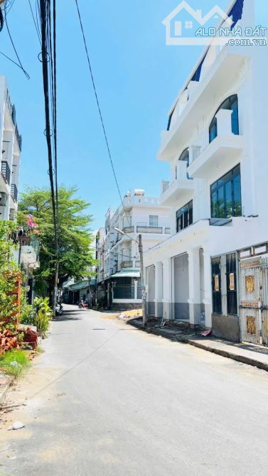 HẠ 700 TRIỆU , Giá còn : 8 tỷ ( thương lượng trực tiếp chủ ) - Diện tích : 105m2 - 1
