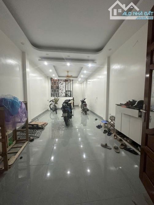 Vĩnh Hưng/ Đông Thiên, Ô tô đỗ cửa, vị trí cực đẹp 45m2/5T, SĐCC chỉ hơn 9 tỷ - 1