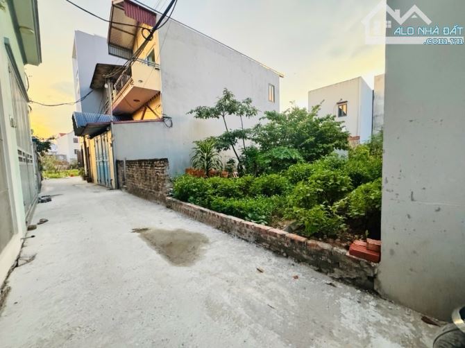 Hơn 4tỉ lô đất tại nam hồng đường thông ô tô vào đất gần cầu thăng long - 1