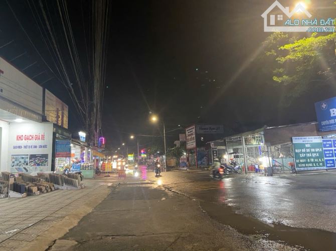 Mặt tiền kinh doanh Showroom nội thất - 1