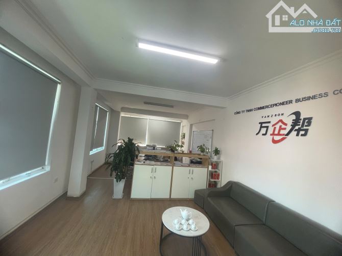CHO THUÊ VĂN PHÒNG ĐẸP - CĂN GÓC 2 MẶT KÍNH TẠI 151 TRUNG KÍNH, YÊN HOÀ, CẦU GIẤY, HÀ NỘI - 1