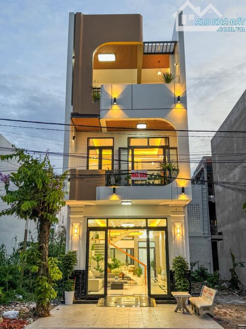 NHÀ PHỐ 3 TẦNG MẪU MỚI THUỘC KDC HỒNG LOAN - 1