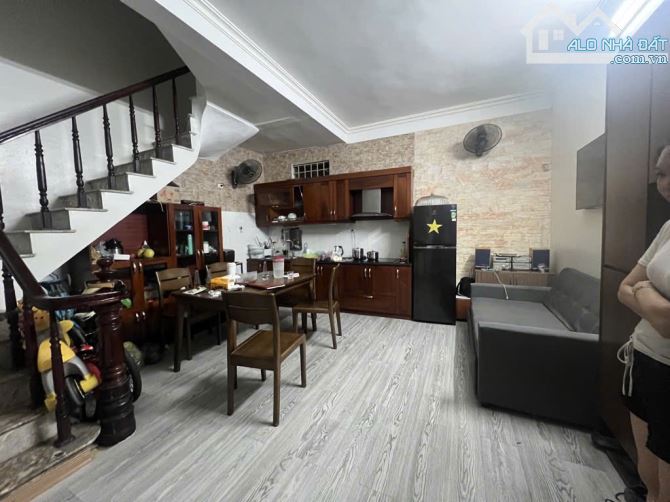 Bán Nhà Ngọc lâm, long biên. 30m2, 4 tầng, gần phố, giao thông thuận tiện. giá 5.5 tỷ - 1