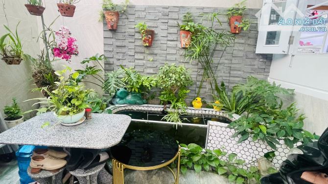 Bán nhà đường Nguyễn biểu gần biển , xe ô tô vào tận nhà, sổ đỏ hoàn công - 1