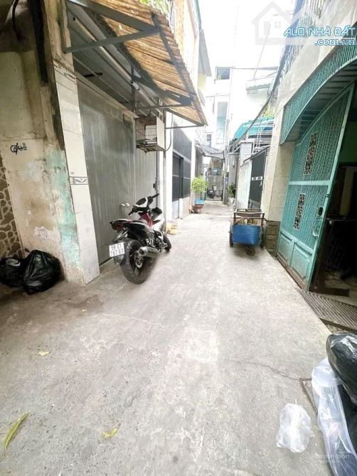 Nhà hẻm trục đường Xóm Chiếu (sát chợ ẩm thực 200) - Quận 4, giá đầu tư - 1