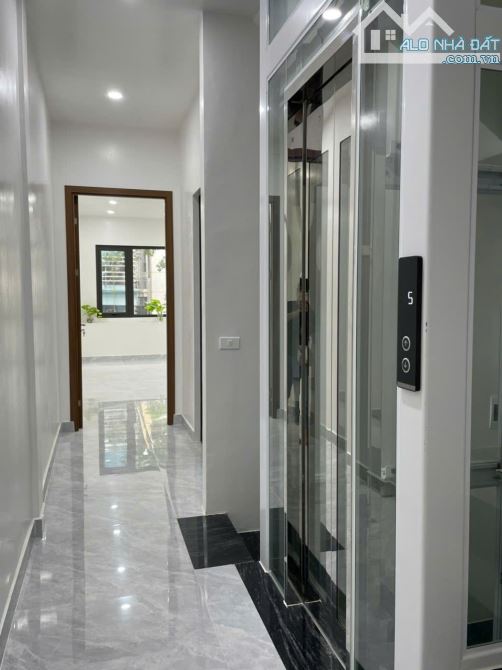 NGÃ TƯ SỞ, 6 TẦNG XÂY MỚI, Ô TÔ VÀO NHÀ, DỪNG ĐỖ THOẢI MÁI,   KINH DOANH, 2 MẶT THOÁNG - 1