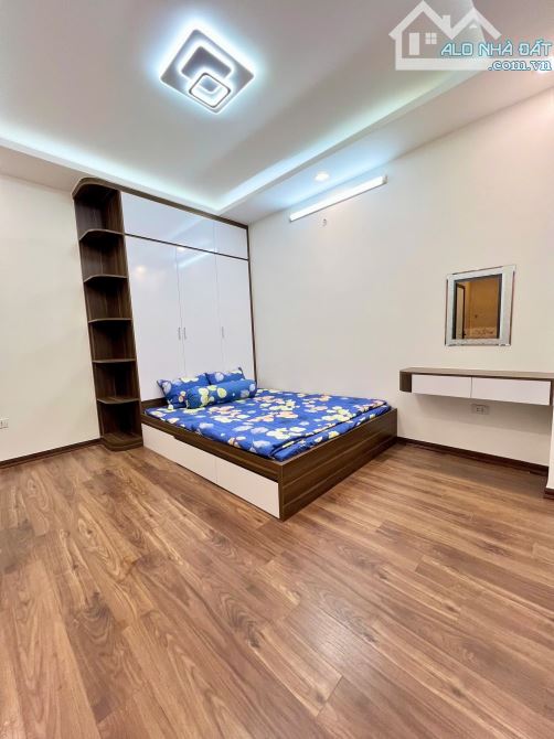 Ngõ 44 Trần Thái Tông -  Mặt tiền khủng - Ngõ thông tứ tung - Cực gần phố - CHỈ 7x. Tỷ - 1