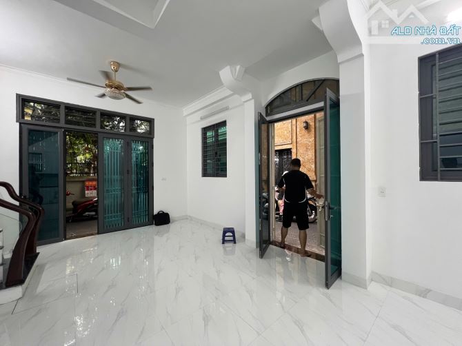 Oto vào nhà- Căn Góc 2 mặt ngõ- 37m2*4 tầng 14.5 tỷ Mặt tiền 5-7m- Phố Vương Thừa Vũ - 1