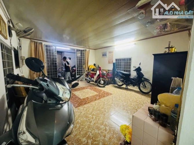 Nhà cấp 4 ngang gần 9m dài 32m, hẻm xe hơi tiện xây CHDV Huỳnh Tấn Phát - Bùi Văn Ba - 1