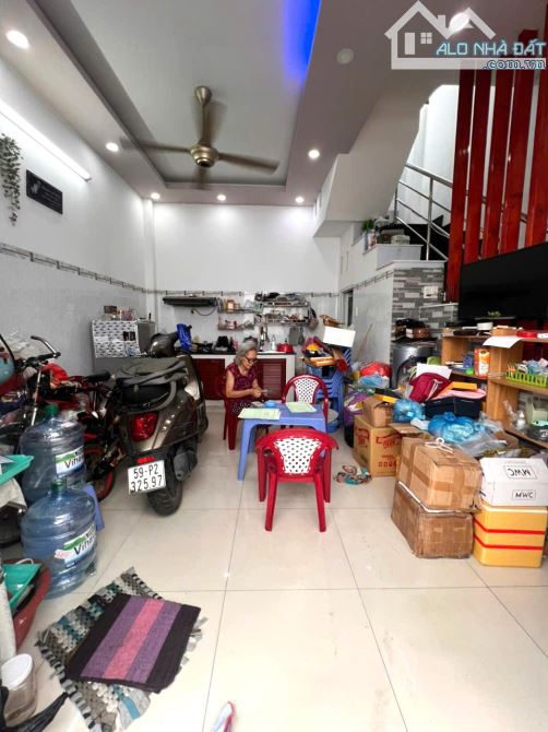 NHÀ ĐẸP 3 TẦNG NGAY CHỢ BÀ QUẸO TRƯỜNG CHINH TÂN BÌNH - 22M2 NGANG 4.6M- SHR. CHỈ HƠN 3 TỶ - 1