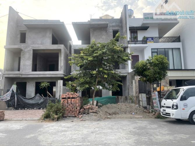 Bán căn Biệt thự xây thô 3,5 tầng đường 22m Dự Án Cao Đức Vạn An, Bắc Ninh. ♦️DT 168m2 - 1