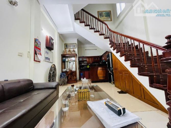 Bán nhà Đường Láng phân lô vuông A4 mặt tiền rộng đẹp , 5m ra ô tô nhà 40m giá 10 tỷ kinh - 1