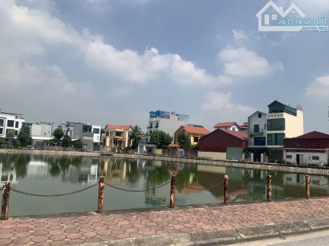 Bán nhà dân xây dạng biệt thự view hồ Đầm Tranh thoáng mát quanh năm, full nội thất cao cấ - 1