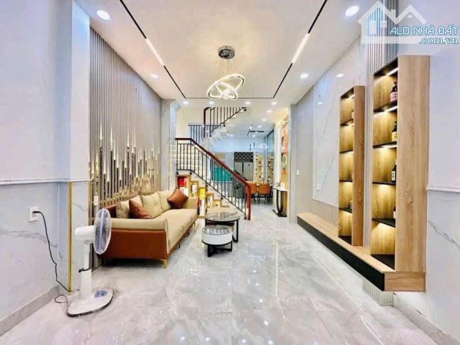 Sang Úc định cư, bán nhà 46m2 xây 3 tầng đường Trần Thị Cờ, Q12 giá 1tỷ990. Hẻm 8m.Sổ sẵn. - 1