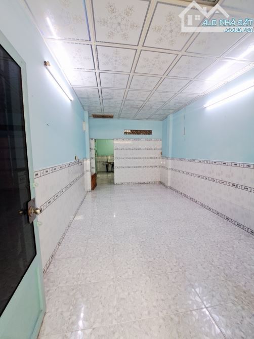 Bán nhà đối diện Bệnh Viện Bình Tân hẻm xe hơi 5m thông DT 53m2 ( 4.5 x 12 ) 2 tầng giá ch - 1