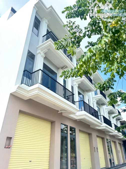 Cần Bán Gấp Nhà 1 Trệt 2 Lầu 1 Sân Thượng - 90m2 - 2tỷ5 thương lượng mạnh - SHR - 1