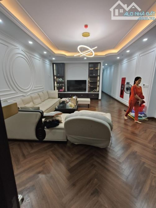 BÁN GẤP TÒA NHÀ VĂN PHÒNG HAI BAG TRƯNG - 480 M2-8 T -MT 15 M - 279,5TỶ - 1