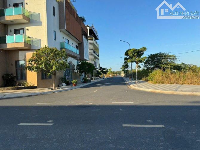 SIÊU PHẨM 120M2 NGAY TTHC NHƠN TRẠCH MT Đ.NGUYỄN HỮU CẢNH KẾT NỐI SBQT LONG THÀNH GIÁ 1TỶ6 - 1
