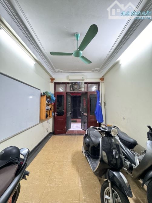 Bán nhà Trần Vỹ – Trung tâm Cầu Giấy, 30m², 5 tầng, ô tô tránh, giá 8.4 tỷ - 1