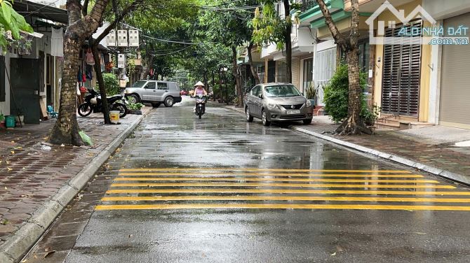 NHÀ LÔ GÓC KHU PHÂN LÔ 918 PHÚC ĐỒNG 80M, 4T, MT  5M, Ô TÔ THÔNG, TRÁNH CÁC NGẢ, VỈA HÈ. - 1