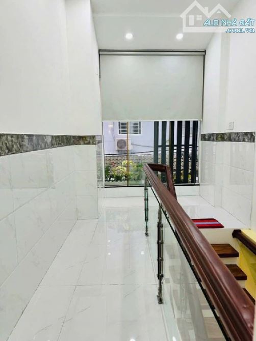 Bán gấp nhà 58m2 X 2 tầng full nội thất cao cấp sổ hồng chính chủ giá nhỉnh 5 tỷ - 1
