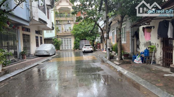 NHÀ LÔ GÓC KHU PHÂN LÔ 918 PHÚC ĐỒNG 80M, 4T, MT  5M, Ô TÔ THÔNG, TRÁNH CÁC NGẢ, VỈA HÈ. - 1
