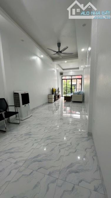 Cho thuê nhà mặt phố Chùa Láng, DT 54m2x4 tầng, MT 3m, Giá 60tr - 1