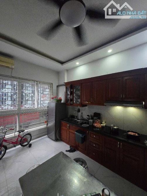 PHẠM VĂN ĐỒNG CẦU GIẤY, 5TẦNG 35M, MẶT NGÕ THÔNG KINH DOANH, GẦN PHỐ Ô TÔ TRÁNH. Nhỉnh 8tỷ - 1