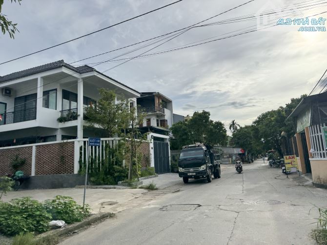 Bán nhà đất mặt tiền Nguyễn Lộ Trạch - 2