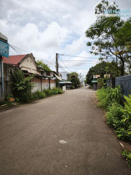 2 lô liền kề hẻm 3 o tô Ynue cách ngã 6 chỉ hơn 1km - 1