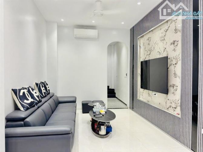 bán nhà 7 tầng thang máy , dt 40m - 1