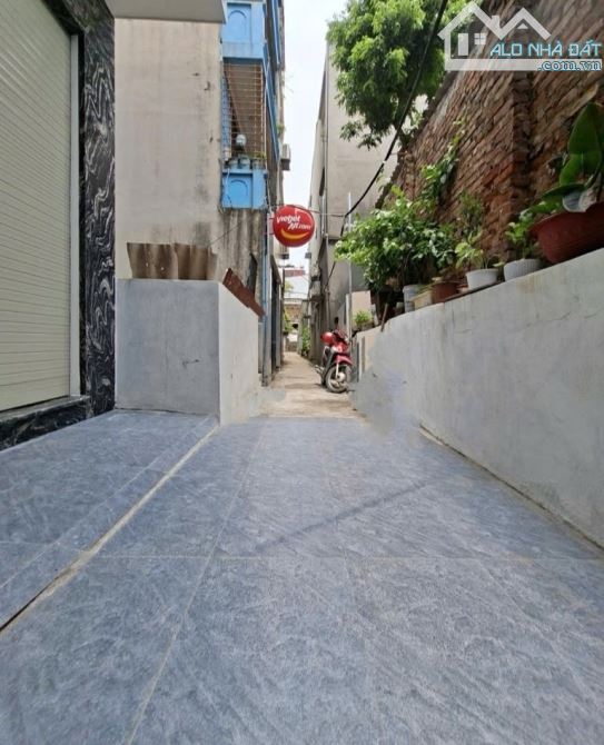 THANH AM LONG BIÊN NHÀ MỚI 1 CĂN DUY NHẤT XÂY ĐỘC LẬP 50M2 x 5TẦNG - THANG MÁY - HƠN 7TỶ - 1