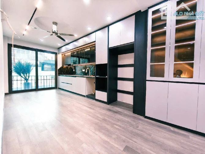 NHÀ ĐẸP LÒ ĐÚC - 6 TẦNG THANG MÁY - 5 PHÚT LÊN HỒ GƯƠM