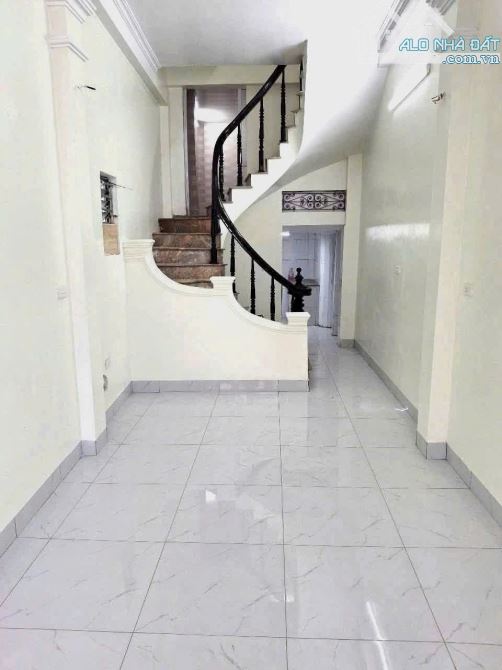 BÁN NHÀ 1.38 TỶ 2.5 TẦNG 42M2 ( HƯỚNG NAM ) NGÕ PHÙ LONG - 1