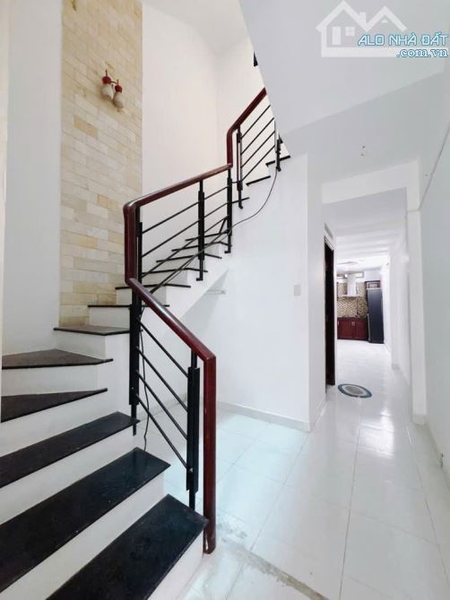 CĂN HỘ DỊCH VỤ CÓ 5 TỶ  TRUNG TÂM Q4 HẺM XE HƠI NGANG 5M - 1