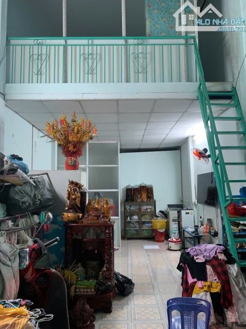 BÌNH TÂN ‘ SÁT Chợ BÀ HOM  ‘ 40 m 2 TẦNG ‘ 4 x 10 m giá 3.2 tỷ TL ‘ HẺM 🚗🚗🚗.   Mô TẢ 2 - 1