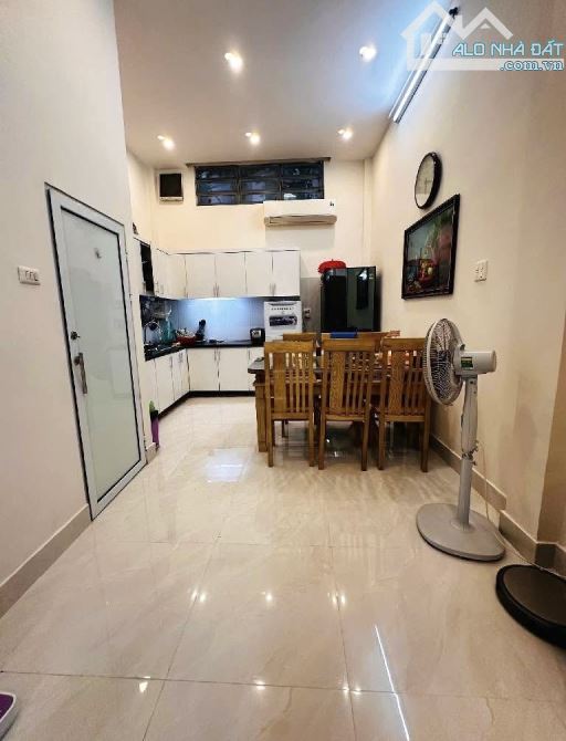 Hơn 7 tỷ xíu sở hữu nhà đẹp 5 tầng sát Kim Ngưu- Nở hậu, an ninh cực tốt- 38m - 1