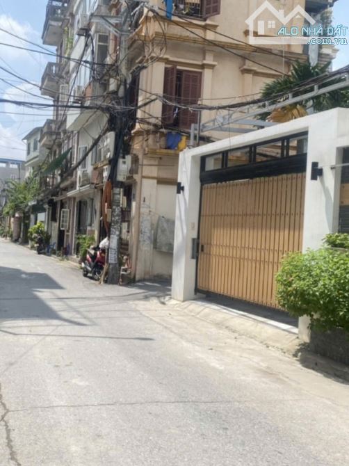 HÀNG HOT. BÁN NHÀ VŨ ĐỨC THẬN VIỆT HƯNG, Ô TÔ TRÁNH, GA RA Ô TÔ, KINH DOANH, GIÁ HỜI - 1