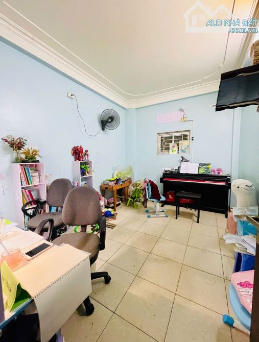 Bán nhà Phạm Văn Đồng, dân xây khung cột, ô tô đỗ cách nhà 30m, sau quy hoạch ra mặt phố - 1
