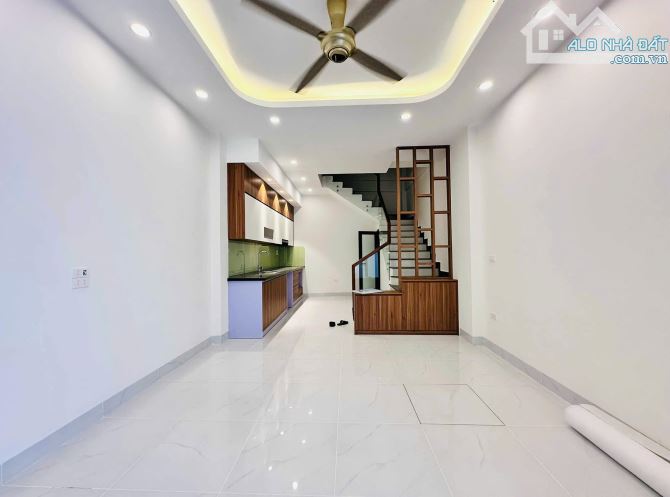 Bán nhà Lạc Long Quân, xây mới đẹp, 5 tầng đủ công năng, giá tốt - 1